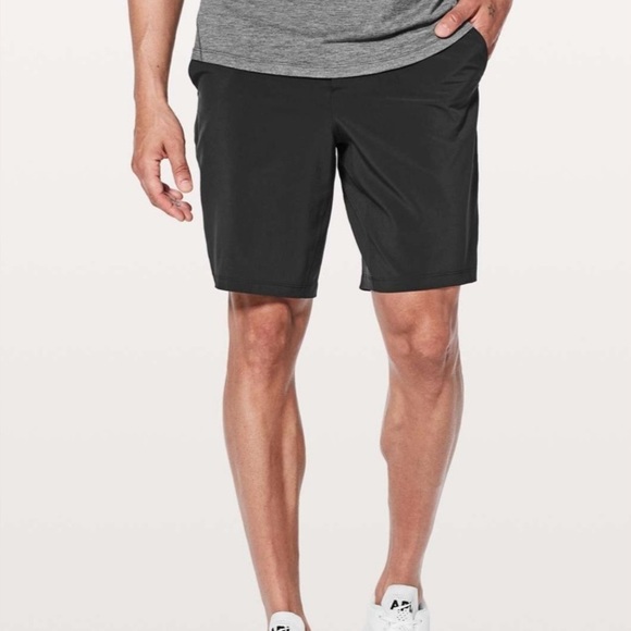 Lululemon sz XL Pace Breaker Out Of Mind Liner 9" Black Shorts great condition - Picture 1 of 13